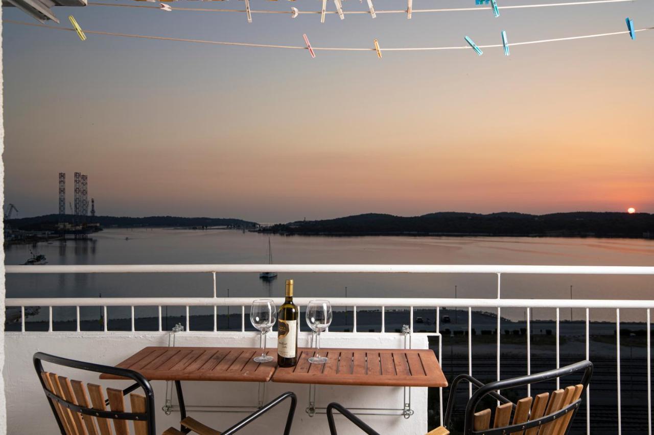 Top floor sunset apartment PUY Eksteriør bilde